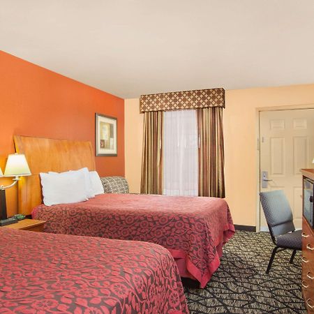 Days Inn By Wyndham Centerville Экстерьер фото