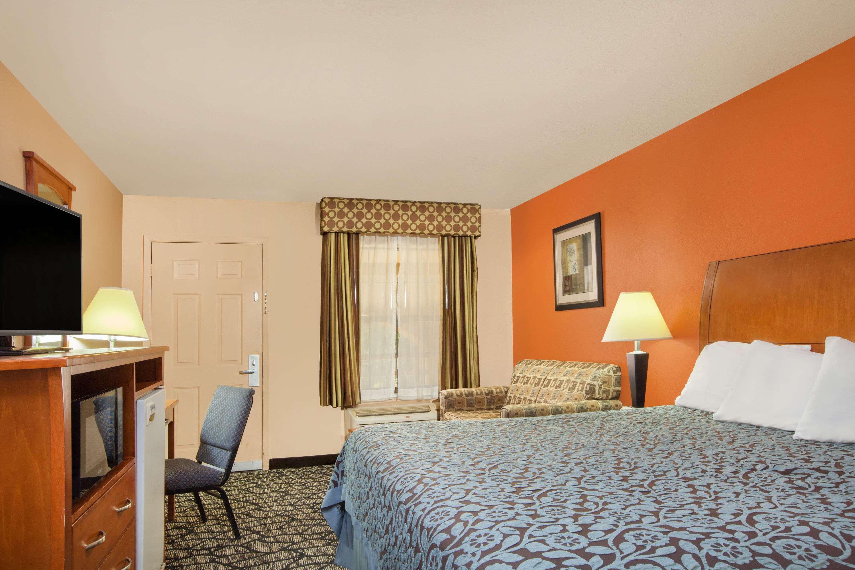 Days Inn By Wyndham Centerville Экстерьер фото