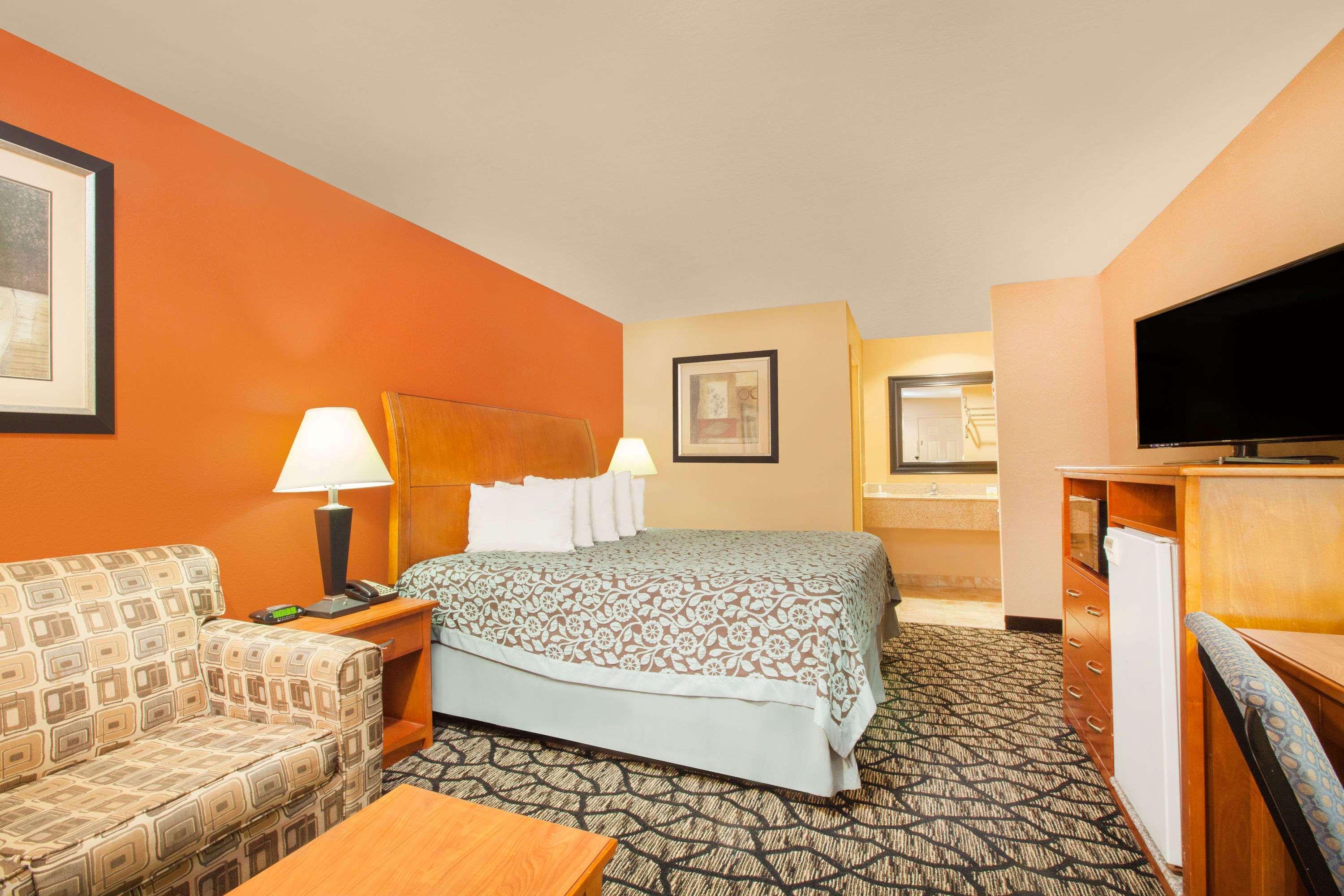Days Inn By Wyndham Centerville Экстерьер фото