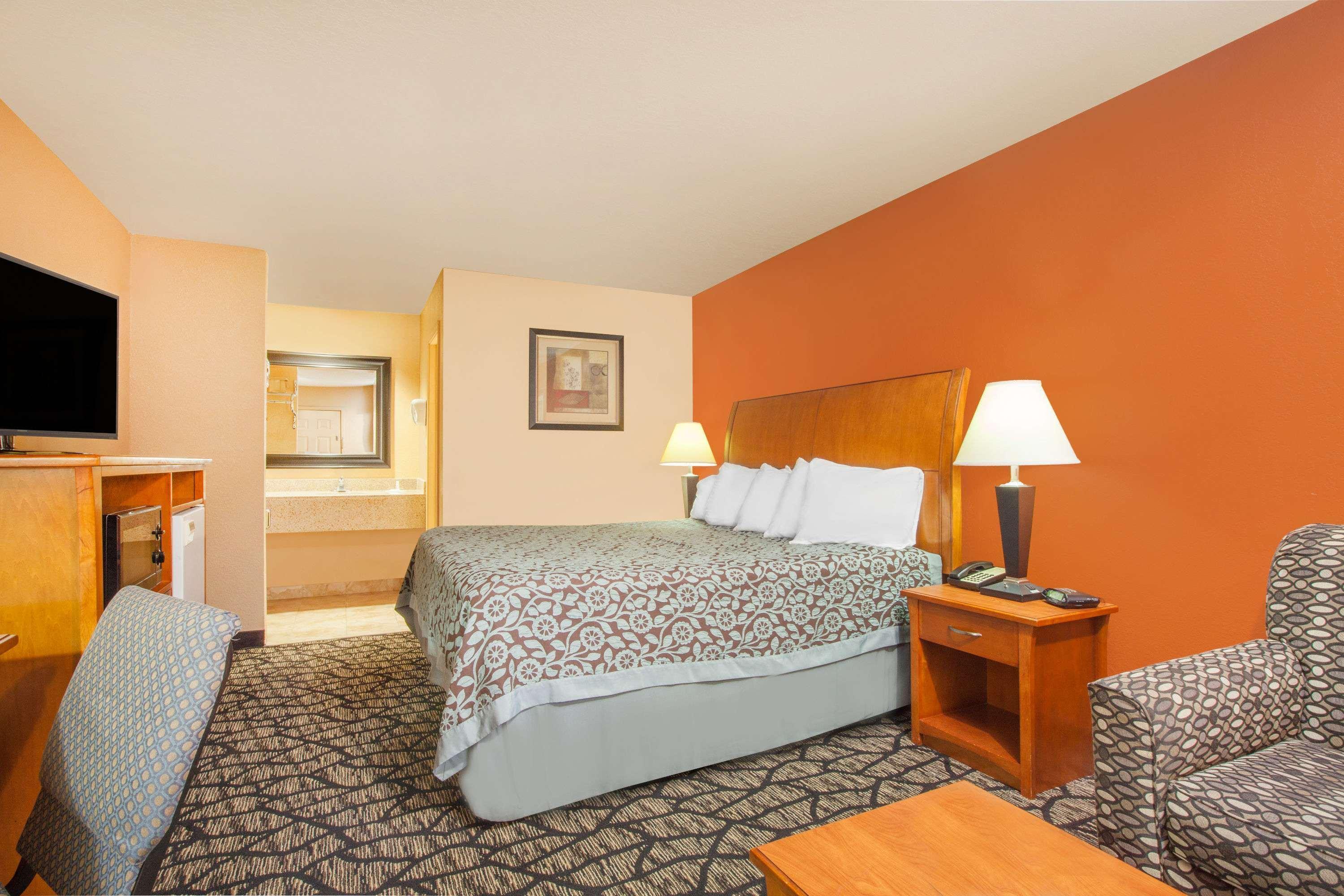 Days Inn By Wyndham Centerville Экстерьер фото