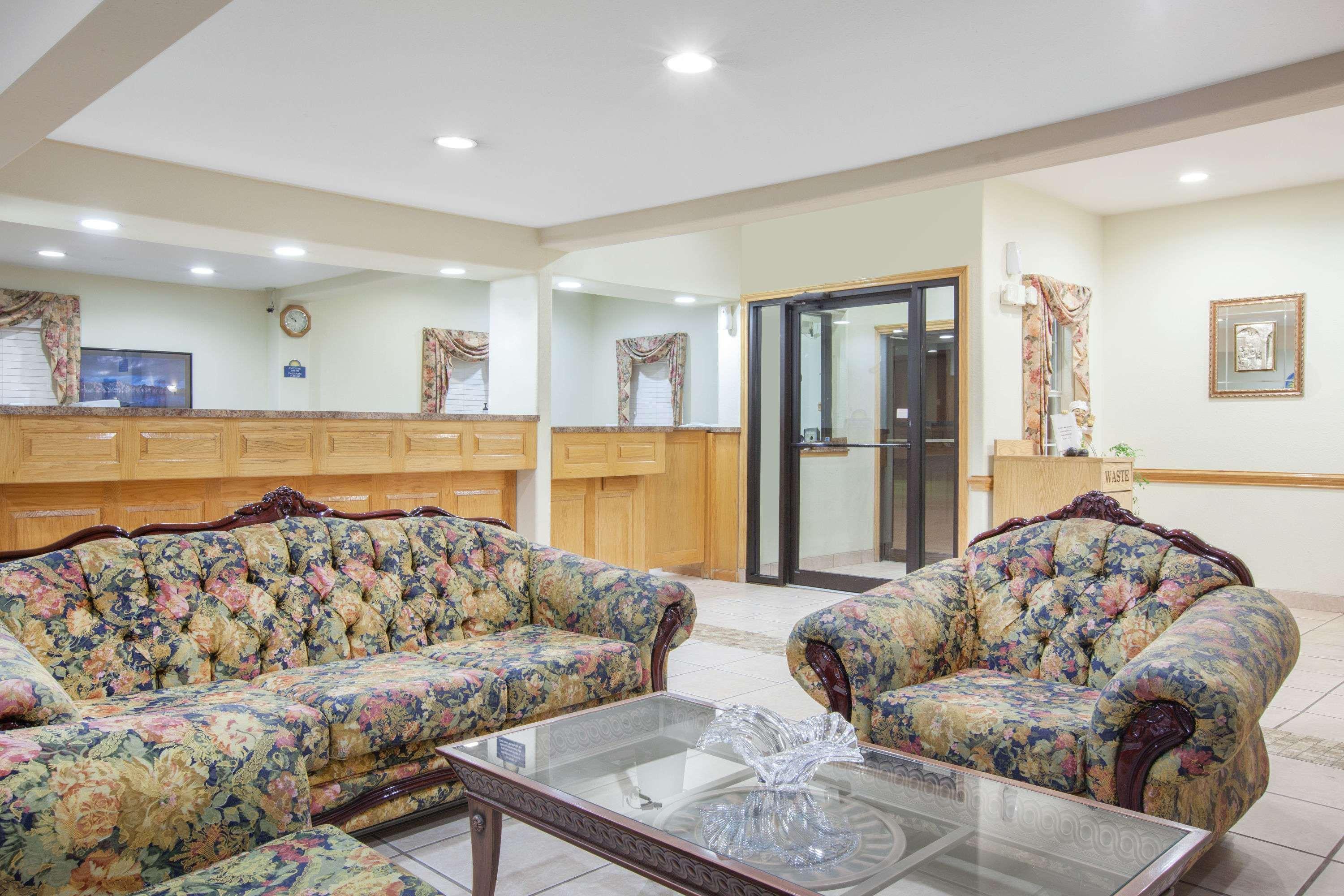Days Inn By Wyndham Centerville Экстерьер фото
